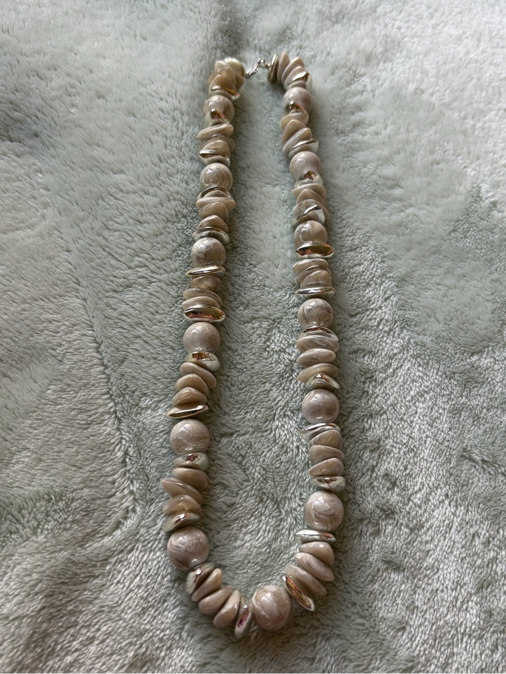 Vintage shell necklace 18"